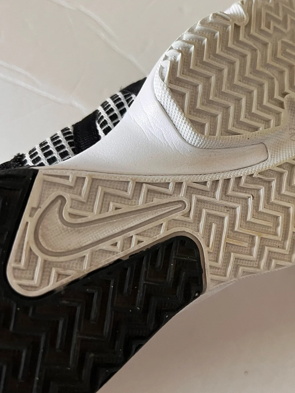 Nike Men’s Lebron Witness 7 Basketball Shoes Size - 7.5  White Silver Black